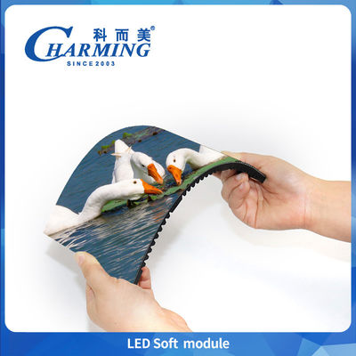 عرضه کارخانه P4 پانل انعطاف پذیر 16 بیتی میکرو رنگ های کامل 3d منحنی 4k صفحه نمایش ویدئویی داخلی رویداد تبلیغاتی تجاری صفحه نمایش LED 6W